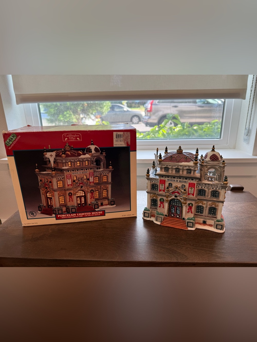 Lemax museum of history - retired.Holiday Porcelain Lighted House -